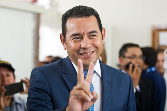 الرئيس الغواتيمالي يفي بوعده لناخبيه ويتبرع بنصف راتبه للفقراء!! صورة رقم 7