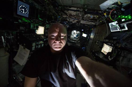  رائد فضاء امريكي يعود الى الارض غدا بعد سنة كاملة في الفضاء صورة رقم 4