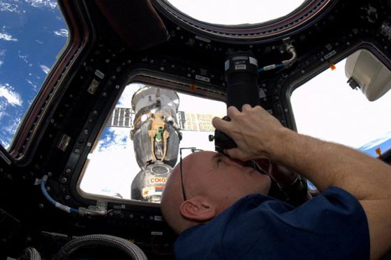  رائد فضاء امريكي يعود الى الارض غدا بعد سنة كاملة في الفضاء صورة رقم 6