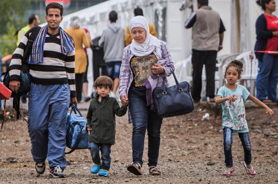اسرائيلي يخوض تجربة ايجابية مع لاجئين سوريين في المانيا صورة رقم 15
