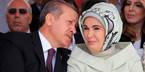 زوجة اردوغان تثير عاصفة: حريم السلطان مدرسة لإعداد النساء في الحياة صورة رقم 1