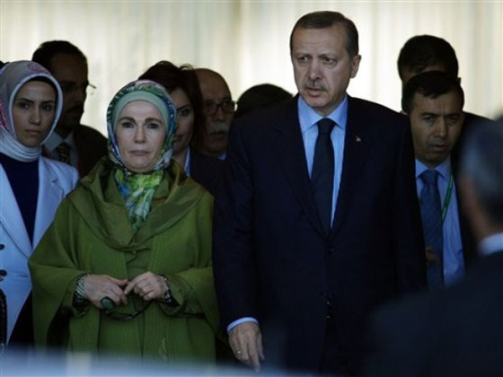 زوجة اردوغان تثير عاصفة: حريم السلطان مدرسة لإعداد النساء في الحياة صورة رقم 4
