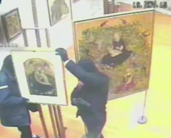 فيديو يظهر عملية سطو على متحف وسرقة لوحات بملايين الدولارات صورة رقم 1