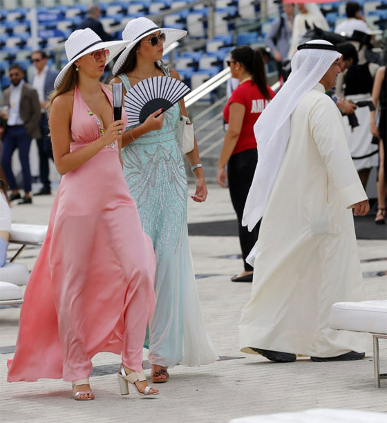 صور وفيديو تتجلى فيها اناقة الرجل والمرأة ليلة سباق دبي العالمي صورة رقم 10