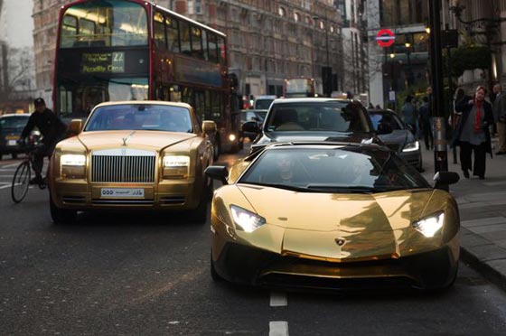 لندن: سيارة مغطاة بالذهب تضع مليارديرا خليجيا في دائرة الضوء صورة رقم 3