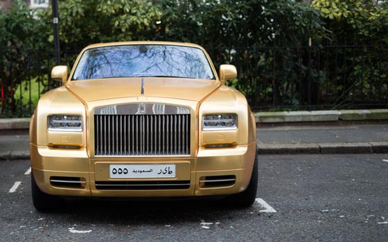 لندن: سيارة مغطاة بالذهب تضع مليارديرا خليجيا في دائرة الضوء صورة رقم 2