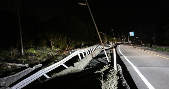  زلزال ثان بقوة 7.1 يضرب اليابان مجددا وانباء عن قتلى وانهيار مبان صورة رقم 5