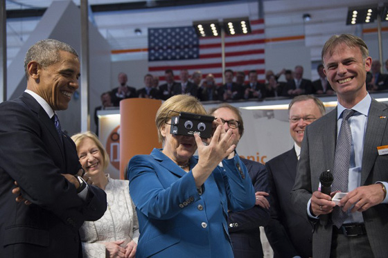 نظارات الواقع الافتراضي وسيلة اوباما لممازحة ميركل صورة رقم 3