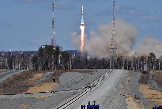 روسيا تطلق اول صاروخ فضائي من قاعدة فوستوتشني صورة رقم 2