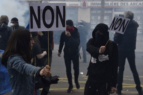 مظاهرات عنيفة وسط باريس والشرطة تحتجز عشرات المشاغبين صورة رقم 2