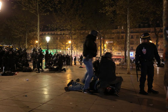 مظاهرات عنيفة وسط باريس والشرطة تحتجز عشرات المشاغبين صورة رقم 7