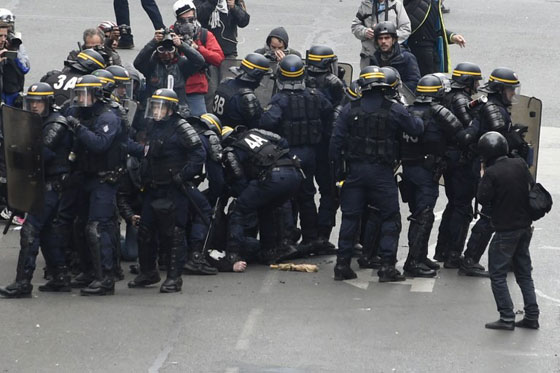 مظاهرات عنيفة وسط باريس والشرطة تحتجز عشرات المشاغبين صورة رقم 16