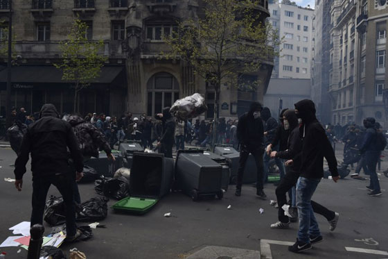 مظاهرات عنيفة وسط باريس والشرطة تحتجز عشرات المشاغبين صورة رقم 21