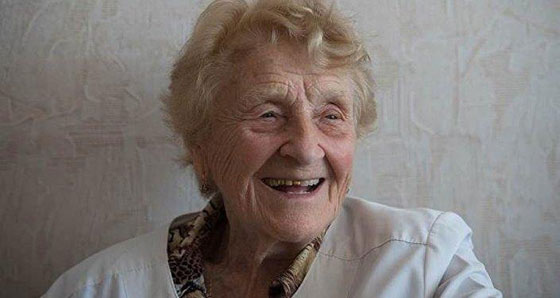 الجدة الجرّاحة.. طبيبة روسية مسنة تجري 100 عملية في السنة صورة رقم 5