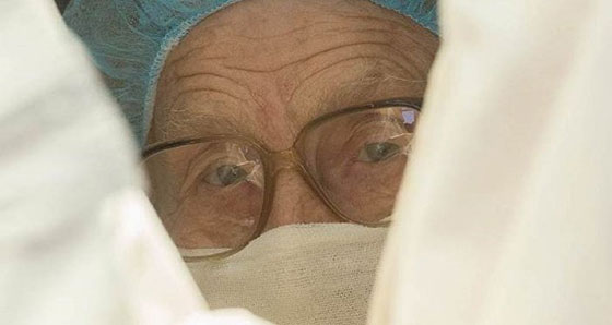 الجدة الجرّاحة.. طبيبة روسية مسنة تجري 100 عملية في السنة صورة رقم 6