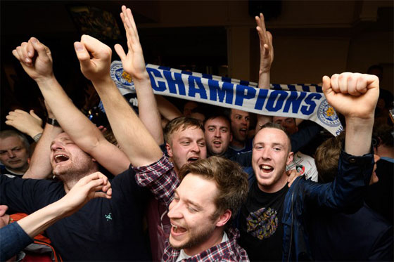 تشيلسي يهدي ليستر بطولة الدوري الانجليزي واحتفالات جنونية صورة رقم 6