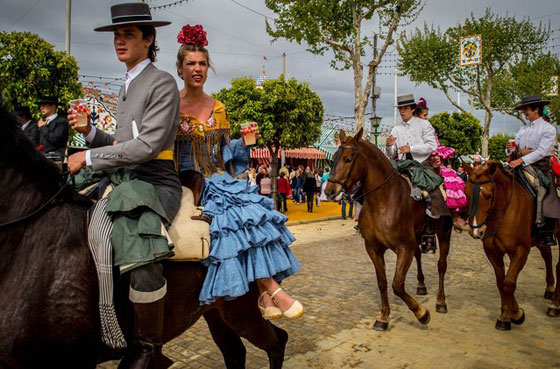 أروع صور: مهرجان فيريا دي أبريل في اسبانيا: ثيران وخيول وفلامنكو صورة رقم 5