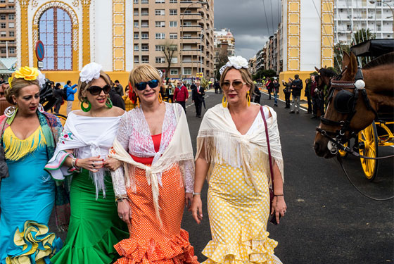 أروع صور: مهرجان فيريا دي أبريل في اسبانيا: ثيران وخيول وفلامنكو صورة رقم 7