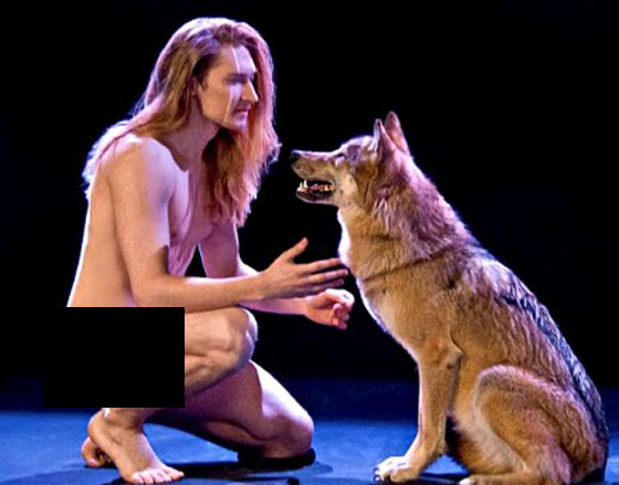 حدث في يوروفيجن.. فنان بيلاروسي يغني عاريا يرافقه ذئب!! صورة رقم 1