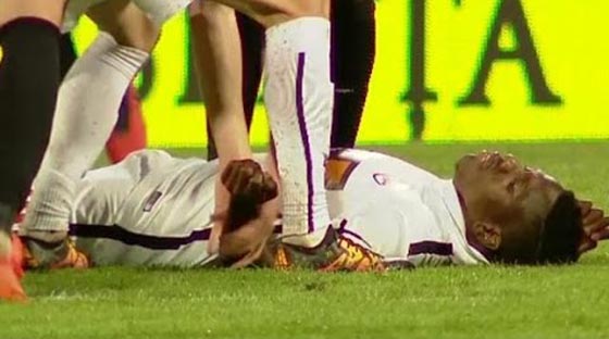 فيديو مؤلم.. وفاة الكاميروني ايكينغ لاعب دينامو بوخارست في الملعب صورة رقم 3
