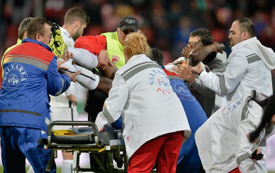 فيديو مؤلم.. وفاة الكاميروني ايكينغ لاعب دينامو بوخارست في الملعب صورة رقم 4