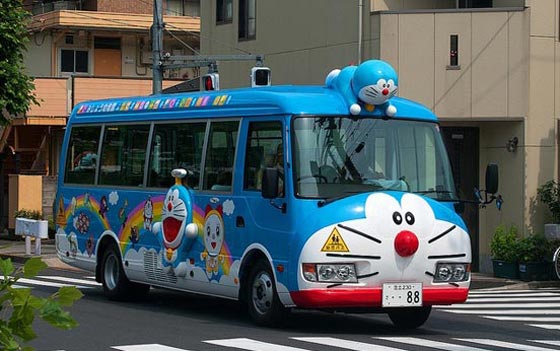 قطار توماس الشهير يجذب اطفال اليابان الى مدارسهم ويحببهم بها صورة رقم 1