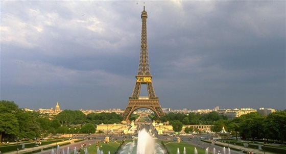  8 معلومات قيمة عن برج ايفل اهم معالم باريس صورة رقم 1