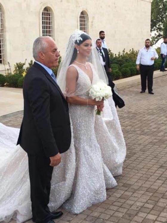 فيديو وصور زفاف ريما فقيه: ملكة جمال ترتدي فستانا يليق بها صورة رقم 1