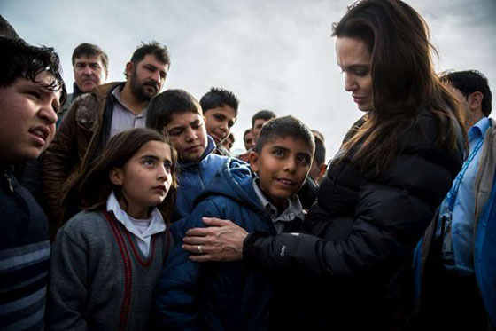 هجمة قاسية ومؤلمة على انجلينا جولي بسبب تعاطفها مع اللاجئين صورة رقم 13