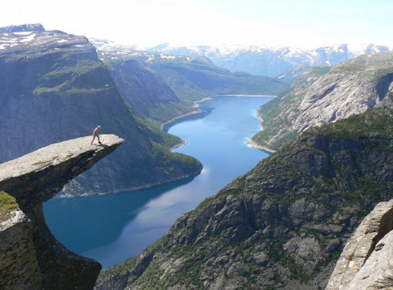 تشكلات صخرية مذهلة في النرويج تجذب السياح والمغامرين صورة رقم 5