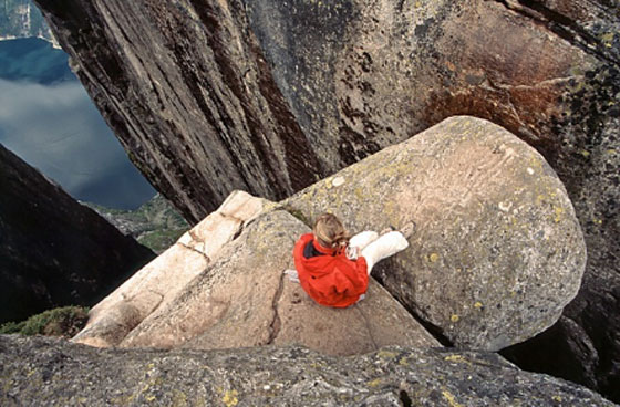 تشكلات صخرية مذهلة في النرويج تجذب السياح والمغامرين صورة رقم 6