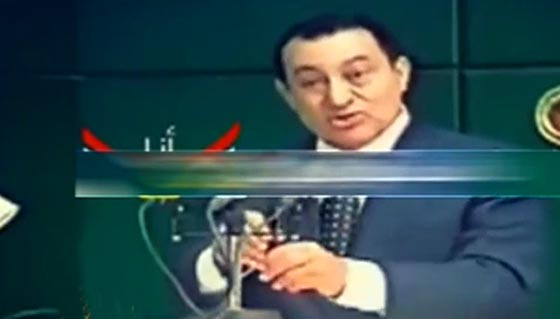 مبارك يفضح فبركة الغرب لاساليب انتحار قواد الطائرات.. فيديو نادر صورة رقم 1