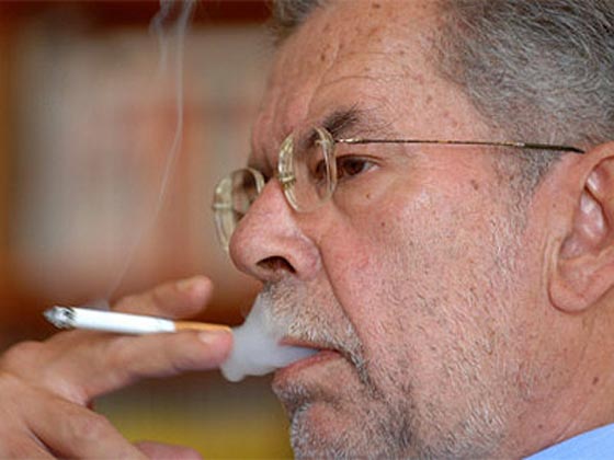 رئيس النمسا المنتخب مدافع عن البيئة ويدخن 40 سيجارة يوميا صورة رقم 2