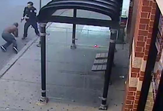 فيديو يدين شرطة شيكاغو ويورطها في حادث اطلاق على اسود اعزل!! صورة رقم 1