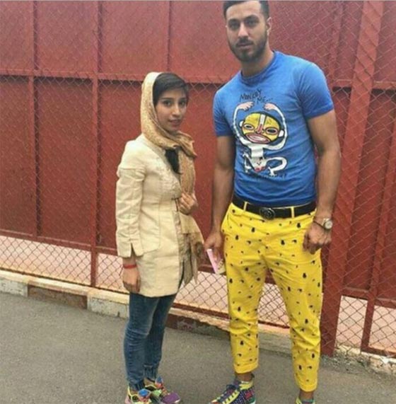 ايقاف لاعب ايراني بسبب ظهوره ببنطلون اصفر!!  صورة رقم 1