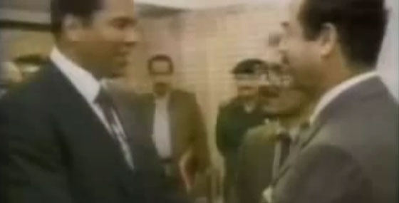 قبل تسليمه الرهائن.. صدام حسين لكلاي: لن اخذلك يا حاج محمد علي صورة رقم 5