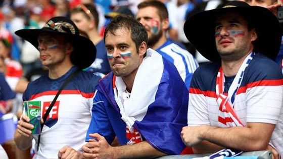 جنون وجمال وتقليعات غريبة على مدرجات ملاعب يورو 2016 صورة رقم 5