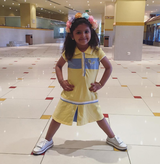 الطفلة الخليجية رغد دايز يتابعها الملايين ويتزاحم الناس لرؤيتها صورة رقم 1