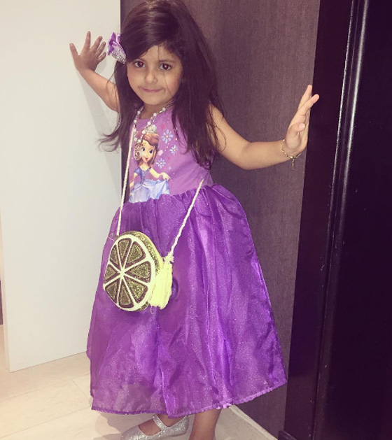 الطفلة الخليجية رغد دايز يتابعها الملايين ويتزاحم الناس لرؤيتها صورة رقم 7