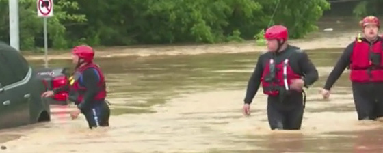 فيضانات فيرجينيا تودي بحياة 14 امريكيا من سكان الولاية صورة رقم 3