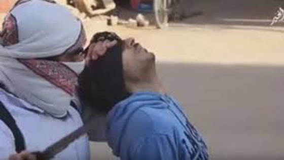 داعش يواصل جرائمه بالذبح والتفجير والصعق.. شاهد الفيديو الفظيع صورة رقم 1