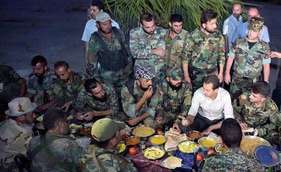 الاسد يتناول الافطار مع جنوده: هذه اطيب لقمة في حياتي!! صورة رقم 1