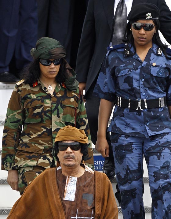 لماذا كان القذافي يختار النساء لحمايته واية معايير مطلوبة للوظيفة؟ صورة رقم 2