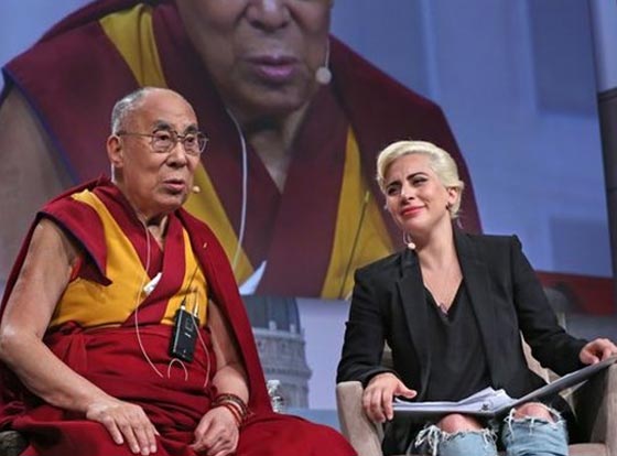 لقاء ليدي غاغا بالدالاي لاما يفجر موجة من الغضب في الصين صورة رقم 3