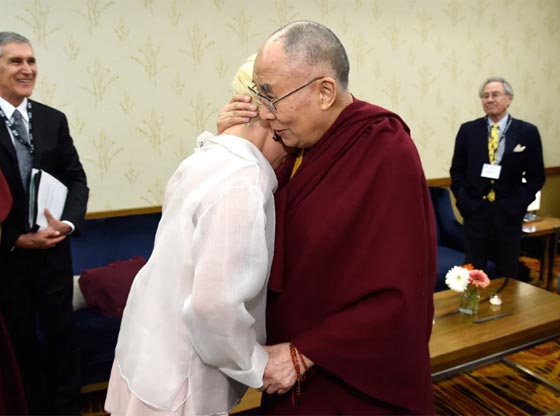 لقاء ليدي غاغا بالدالاي لاما يفجر موجة من الغضب في الصين صورة رقم 12