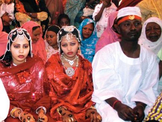 افريقيا تثير دهشة العالم باغرب طقوس الزواج صورة رقم 4