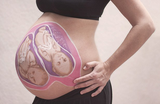 فنانة اسبانية تبتكر موضه جديدة: الرسم على بطون الأمهات الحوامل! صورة رقم 4