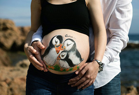 فنانة اسبانية تبتكر موضه جديدة: الرسم على بطون الأمهات الحوامل! صورة رقم 6