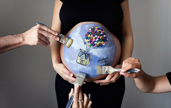 فنانة اسبانية تبتكر موضه جديدة: الرسم على بطون الأمهات الحوامل! صورة رقم 8