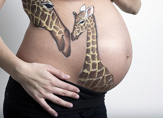 فنانة اسبانية تبتكر موضه جديدة: الرسم على بطون الأمهات الحوامل! صورة رقم 14